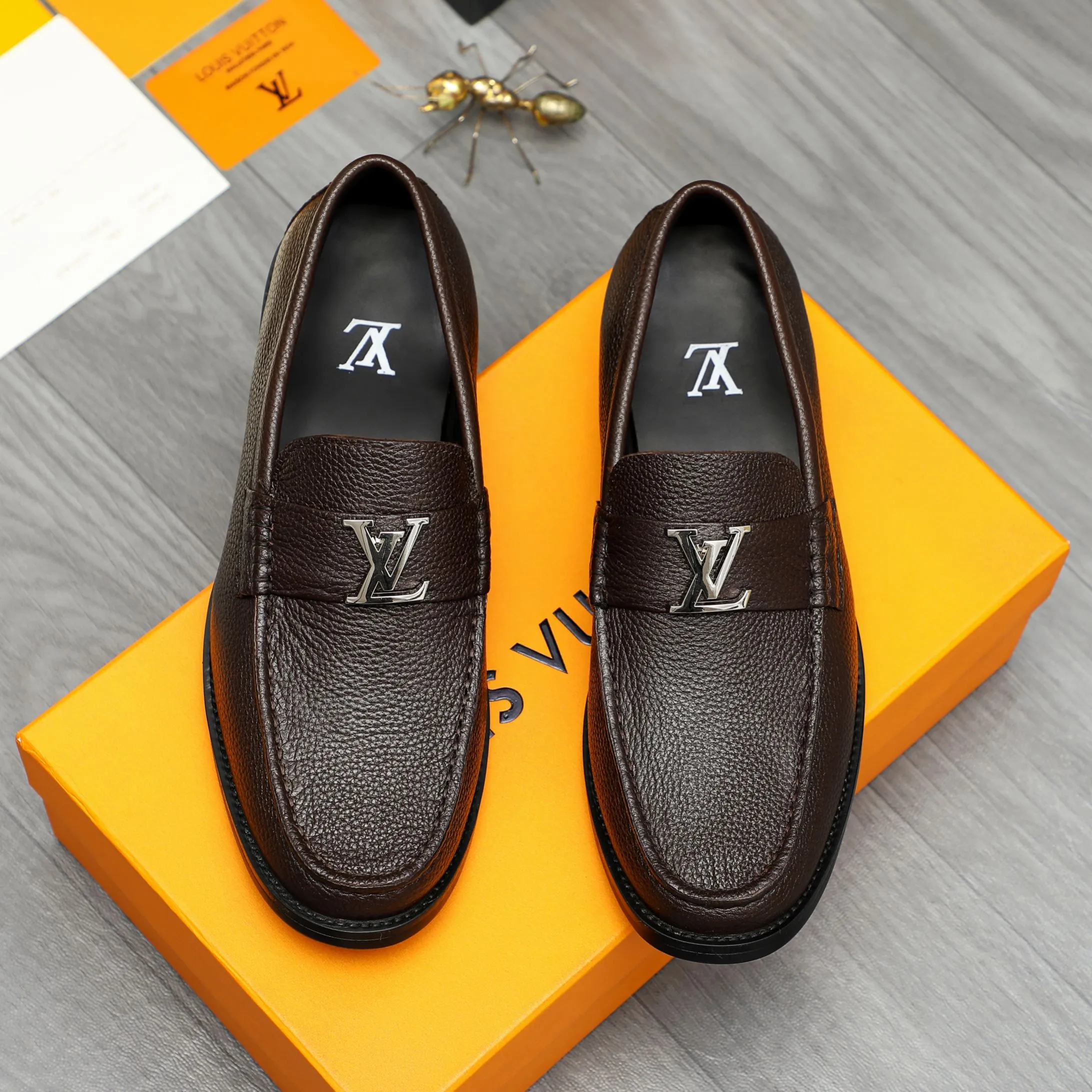Men's shoes 💰442 Product trademark: LV "Louis Vuitton" business slip-on leather shoes Regular size: 38-46 (45.46 custom-made, non-returnable) Product materials: Selected pebbled cowhide upper, cowhide lining, original rubber outsole